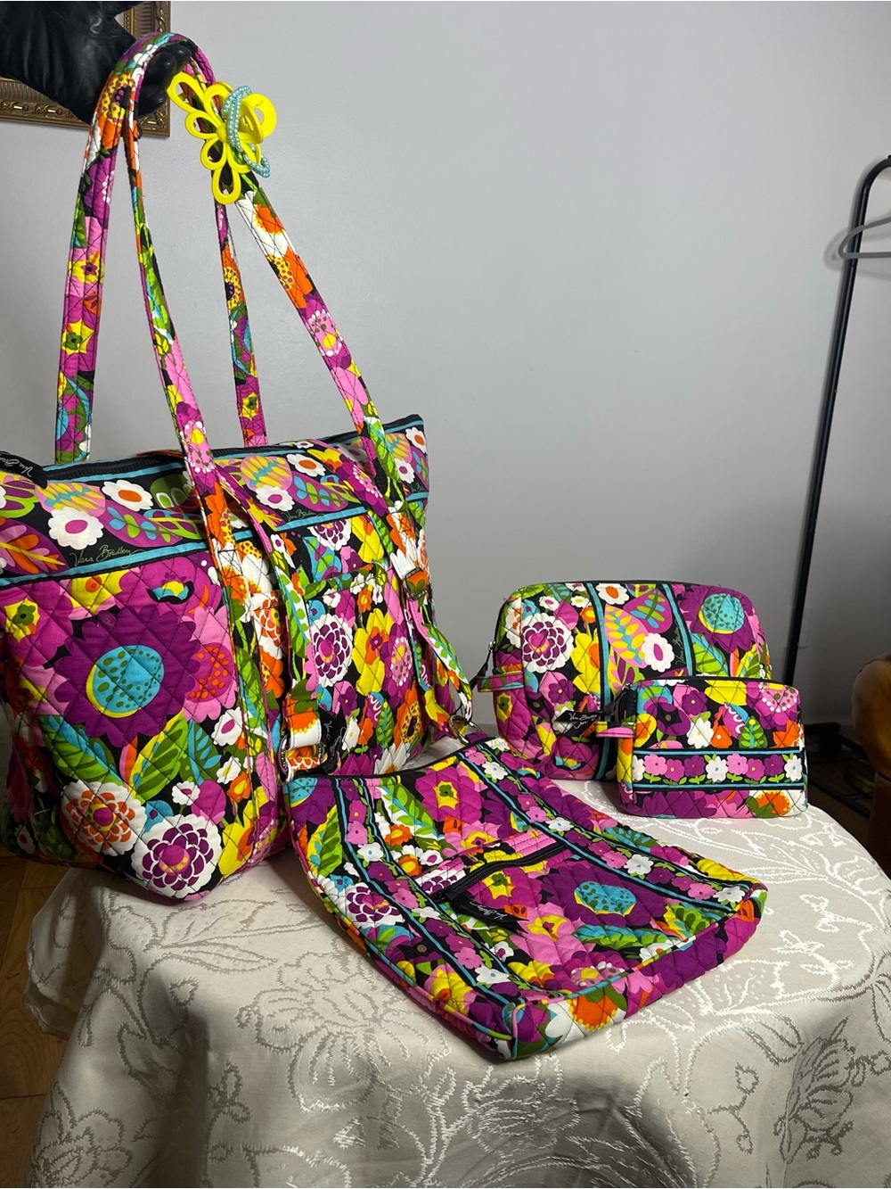 Vera Bradley 4-Piece  Va Va Bloom Floral  Cotton XL Tote Crossbody bag 2 Pouches - Picture 9 of 12